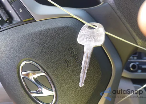 2018 Hyundai Elantra Sel из США, поврежденный, VIN 5NPD84LF3JH256090